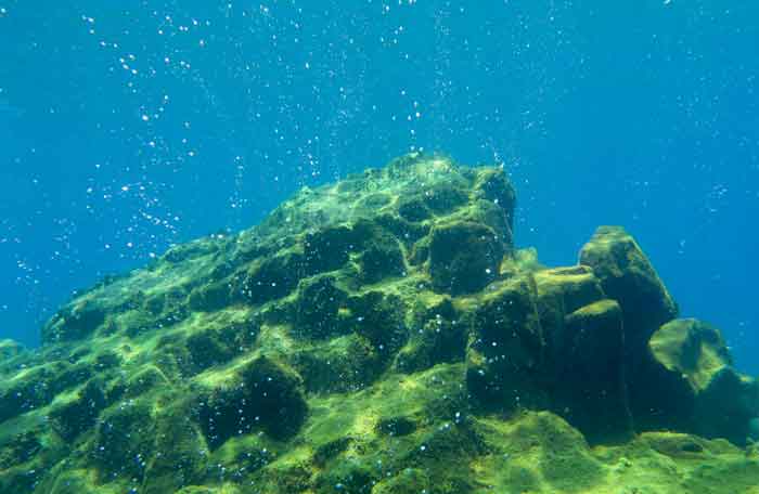 gunung api bawah laut